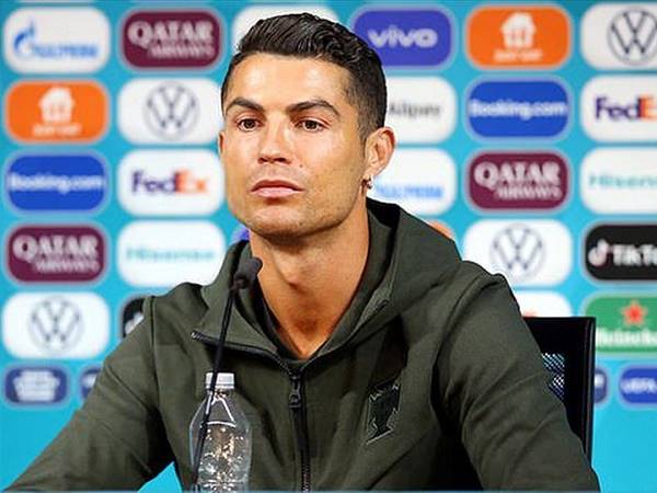 Tin bóng đá tối 18/6: UEFA lên tiếng vụ Ronaldo tẩy chay Coca