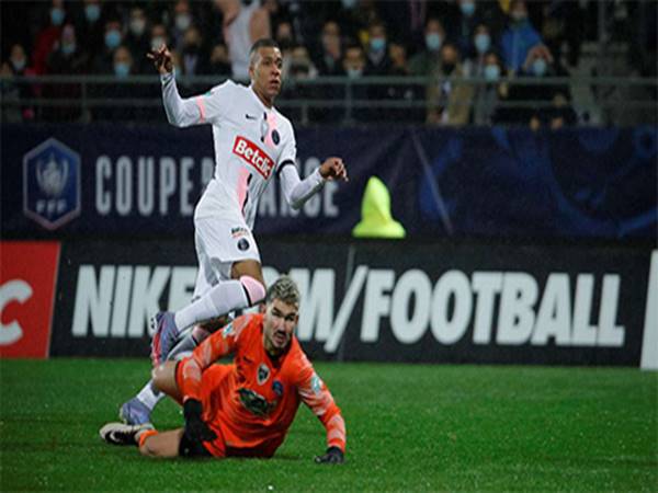 Tin bóng đá QT chiều 4/1: Mbappe cán mốc 150 bàn cho PSG