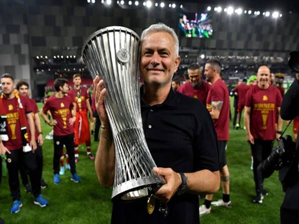 Tin bóng đá chiều 3/8: Mourinho biến Roma thành đội bóng đáng gờm