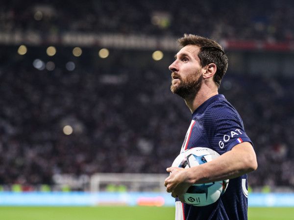 Tin bóng đá 3/11: Messi xác định tương lai