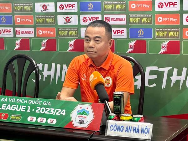 Bóng đá Việt Nam tối ngày 29/10: HLV CAHN thừa nhận may mắn