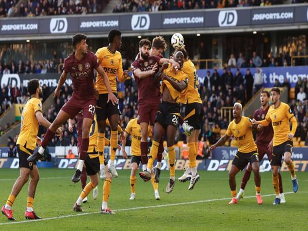 John Stones vào vai người hùng Man City