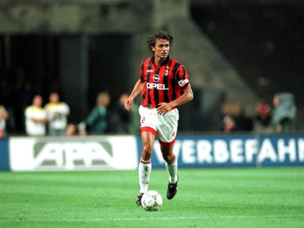 Số áo Maldini là bao nhiêu trong sự nghiệp bóng đá?