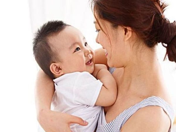 Nằm mơ thấy bế trẻ con tiết lộ điều gì về cuộc sống bạn?